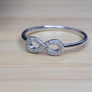 Infinity Ring - 10K White Gold w/ Diamonds - Size 7